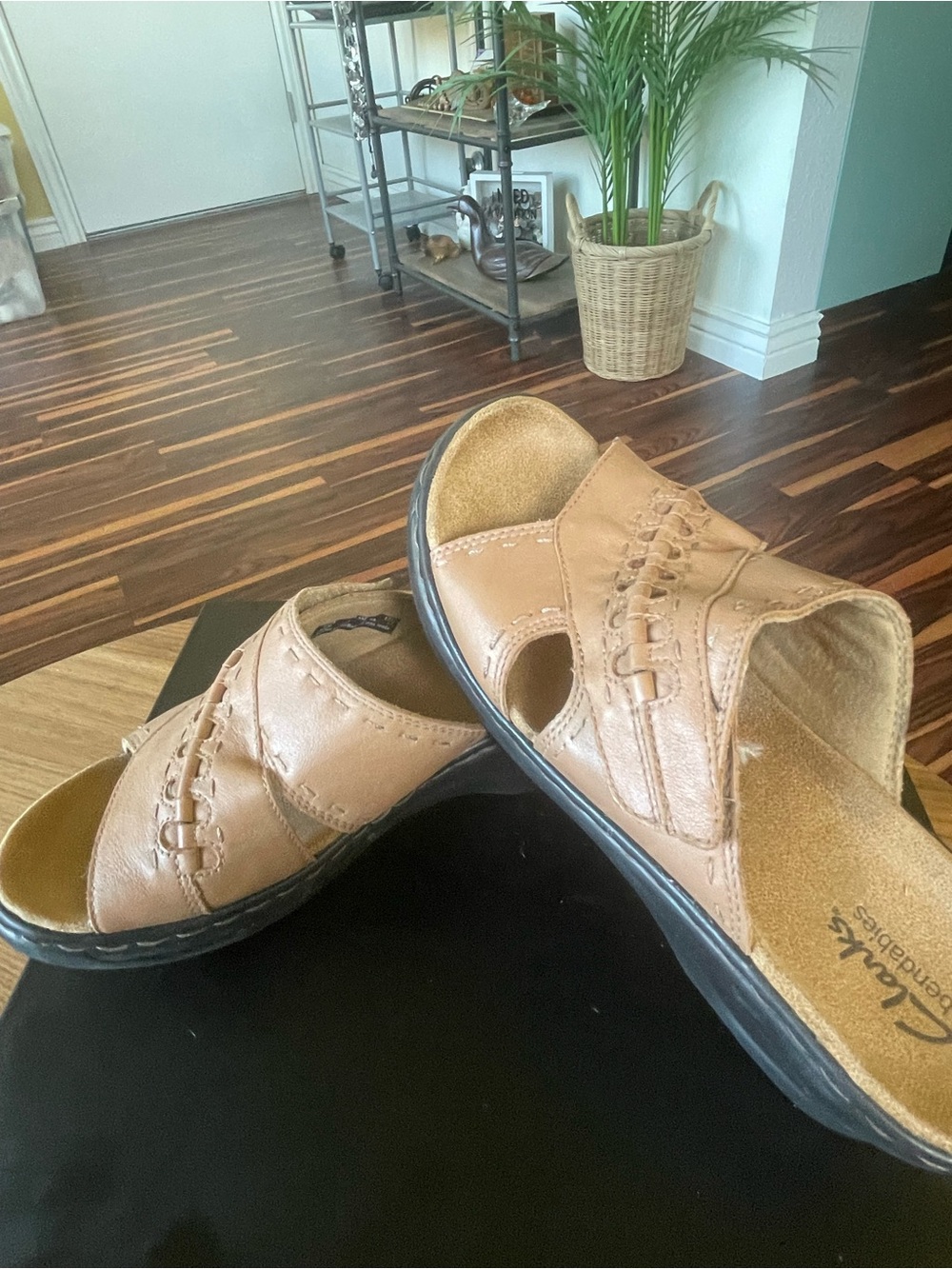 Clarks Women’s Tan Leather Slip-On Sandals 7.5